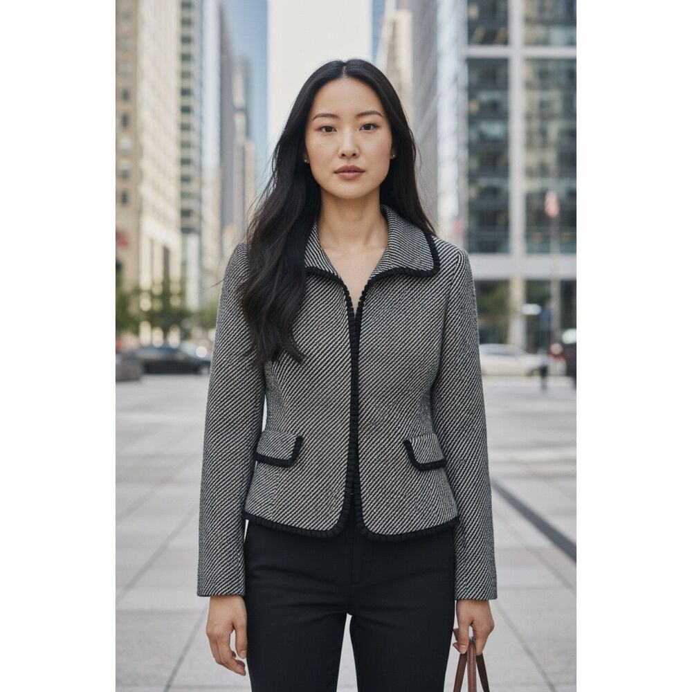 Tahari Gray Textured Cropped Blazer Jacket with Black Trim - Size 2